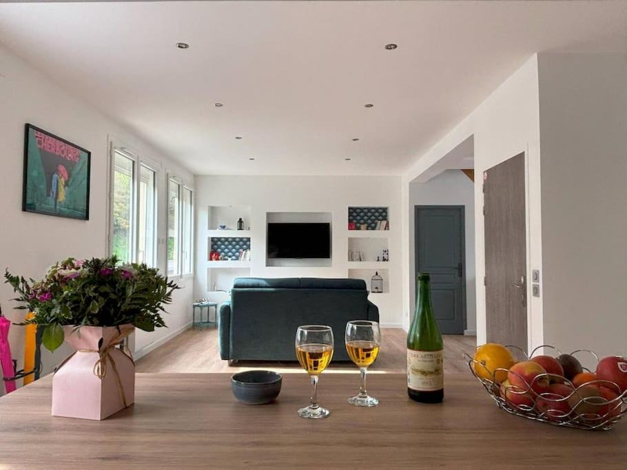 Duplex Parapluies De Cherbourg Netflix Parking Ngoại thất bức ảnh